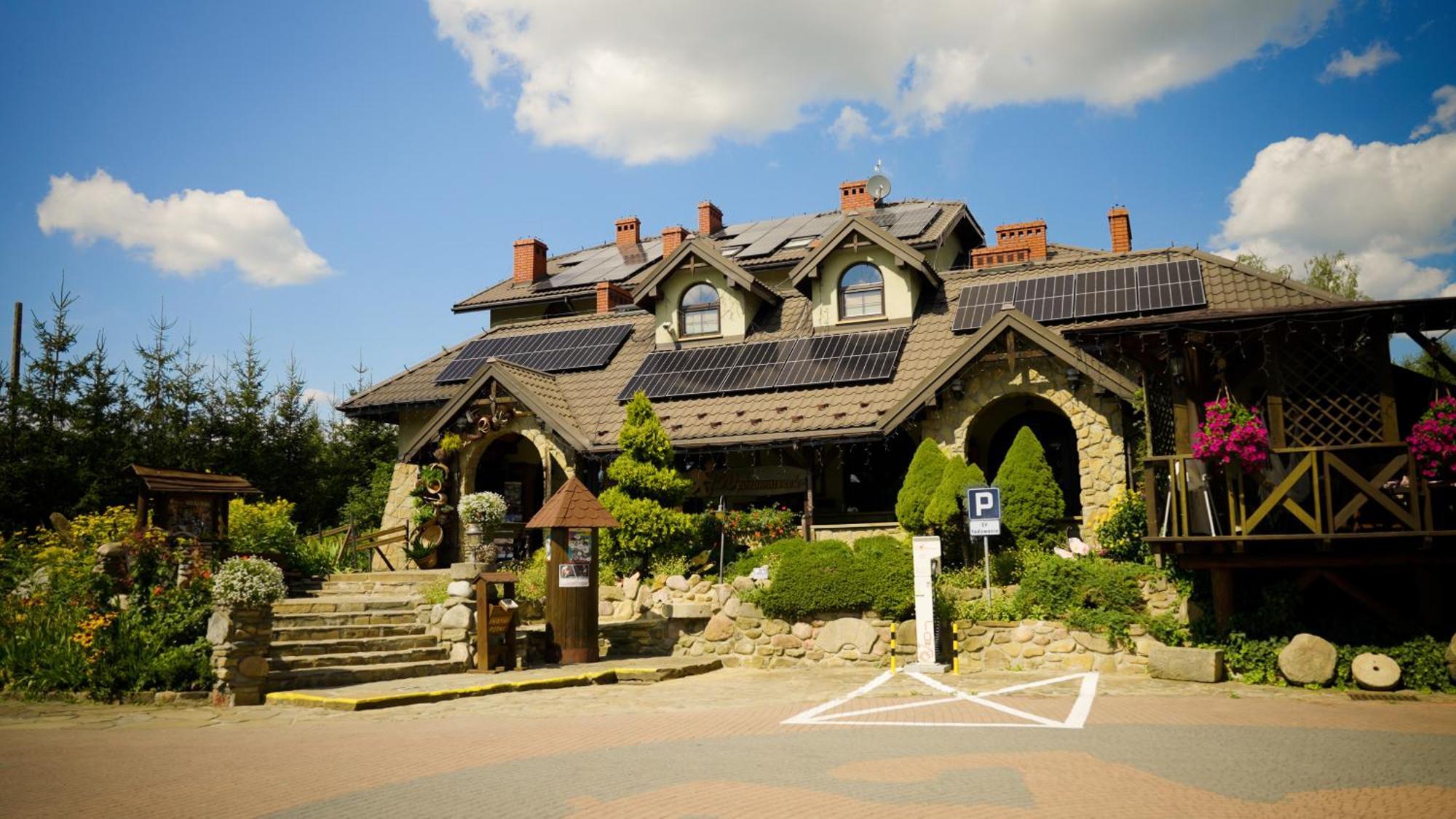 Hotel Restauracja Jas Wedrowniczek Rymanów Buitenkant foto