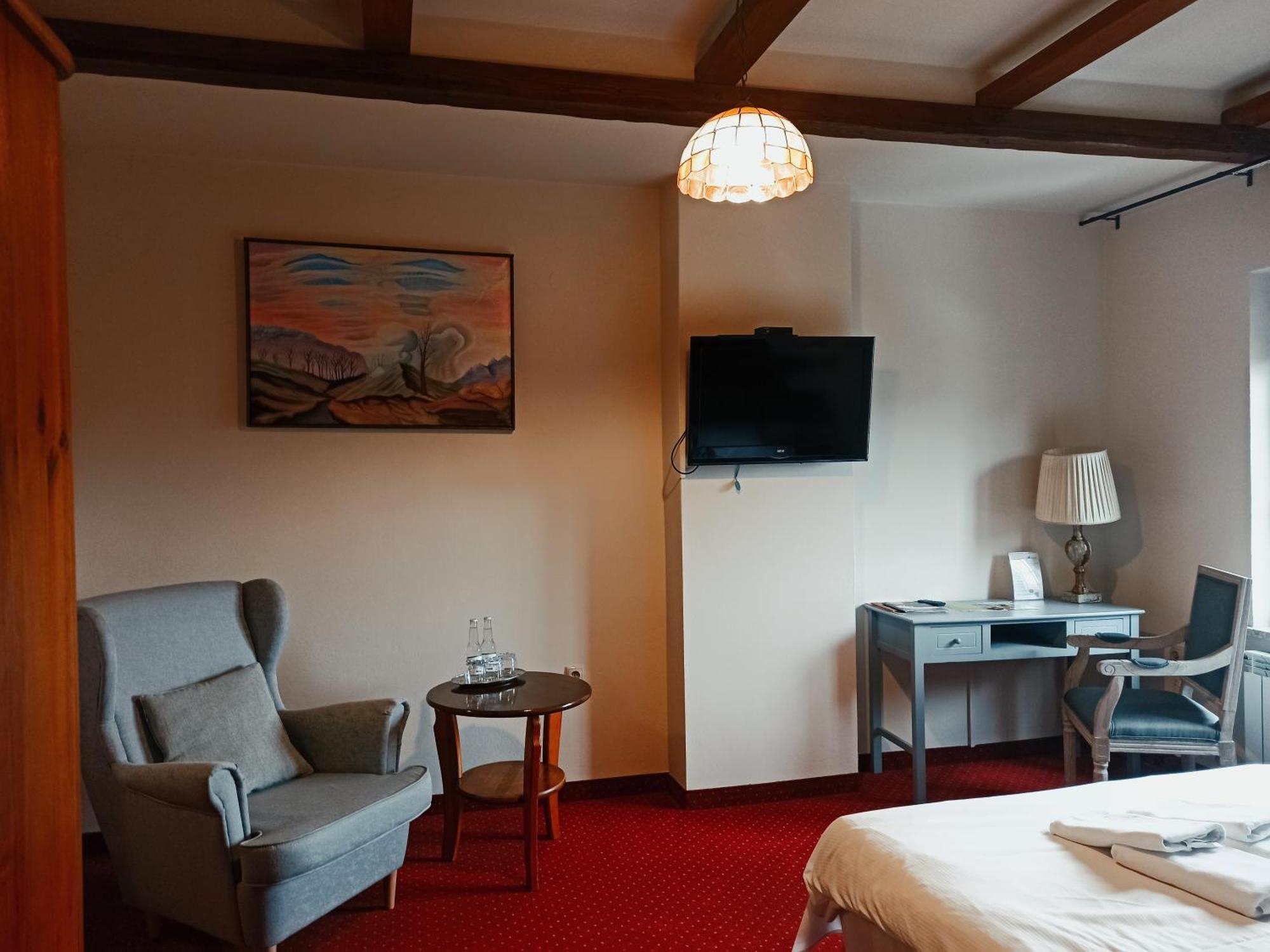 Hotel Restauracja Jas Wedrowniczek Rymanów Buitenkant foto
