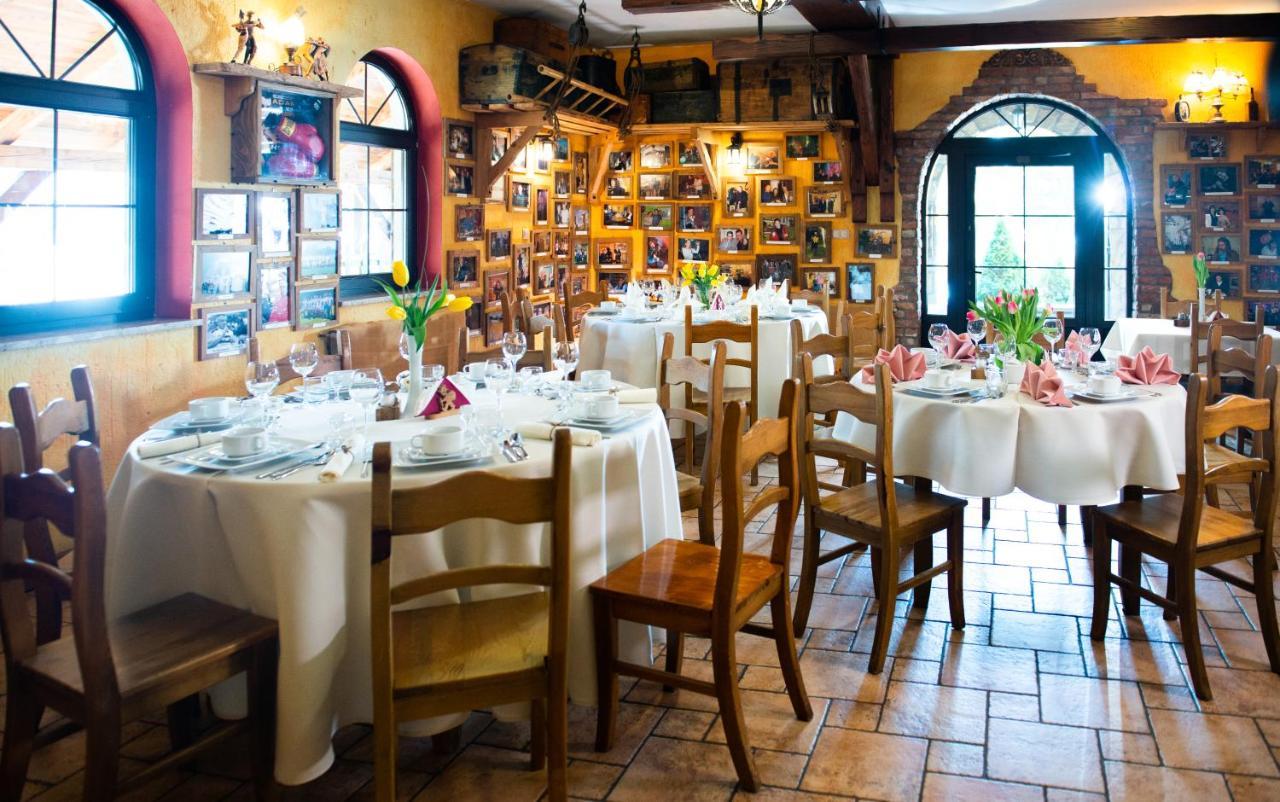 Hotel Restauracja Jas Wedrowniczek Rymanów Buitenkant foto